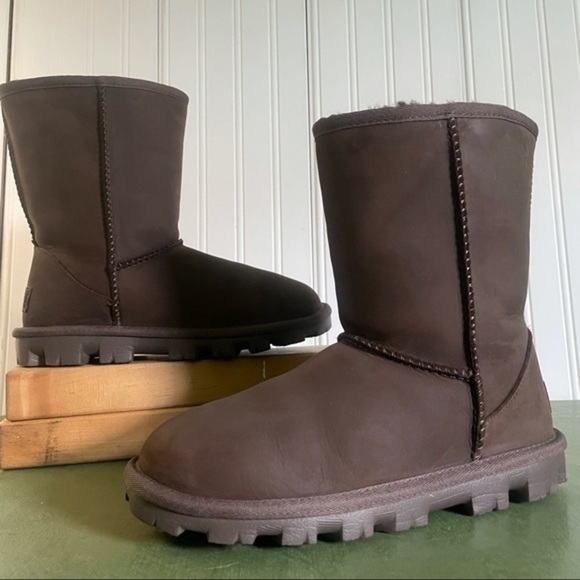 UGG Australia Essential Short Leather Boots in Nubuck - Picture 2 of 9